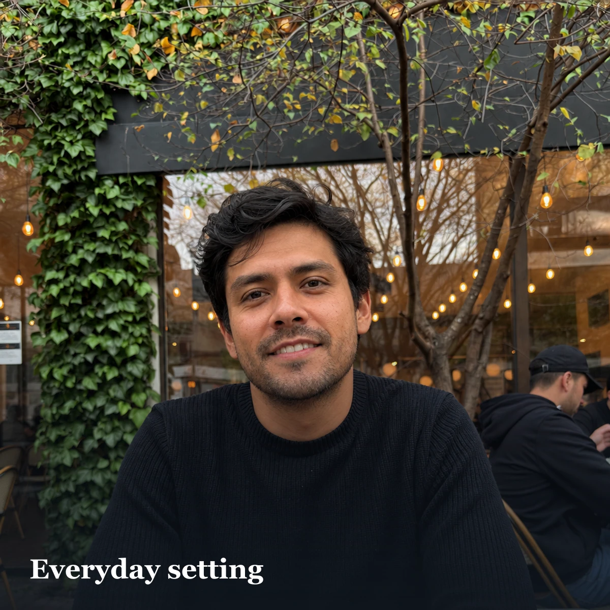 Cafe portrait illustrating an everyday setting in a concise dating-photo plan
