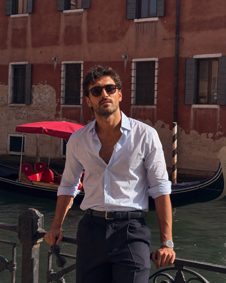 A reviewed smart-casual Matchframe dating photo used in the DatePhotos AI comparison
