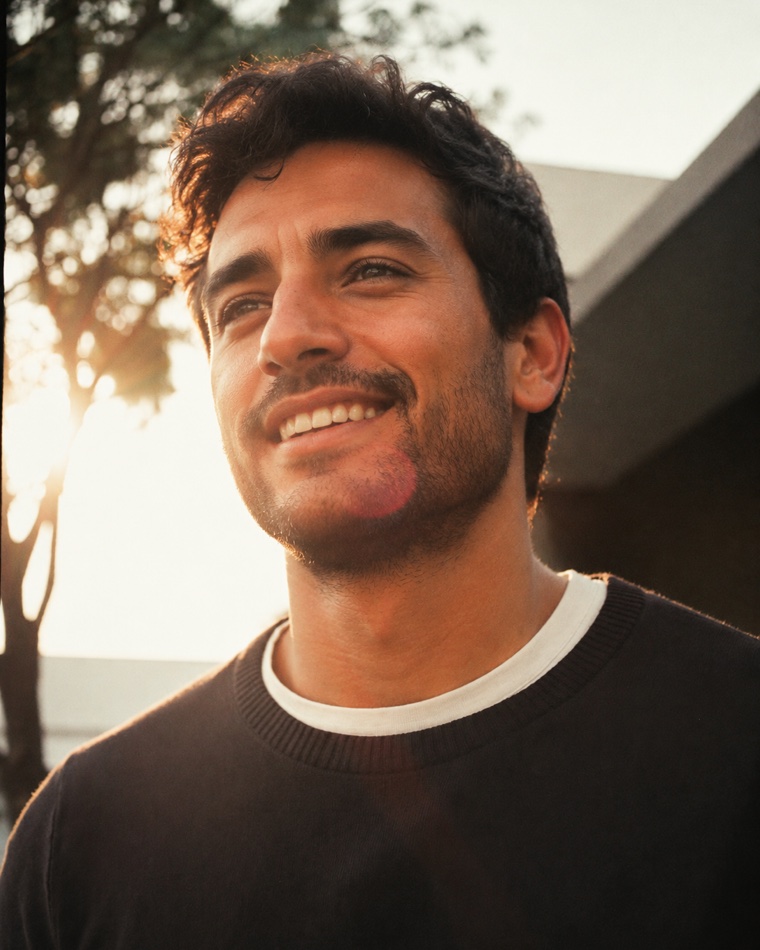 A clear solo portrait for identity on a Hinge profile